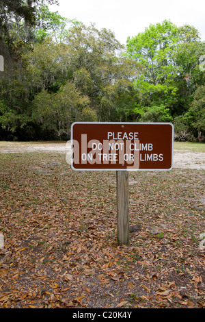 Signes d'avertissement et dans un parc d'état de Floride. Banque D'Images