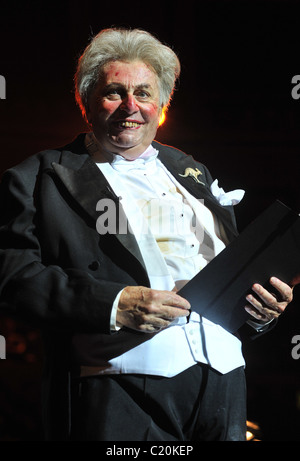 Sir Les Patterson aka Barry Humphries dernière nuit de la Poms - Live at the Royal Albert Hall. Londres, Angleterre - 15.09.09 Banque D'Images