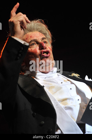 Sir Les Patterson aka Barry Humphries dernière nuit de la Poms - Live at the Royal Albert Hall. Londres, Angleterre - 15.09.09 Banque D'Images