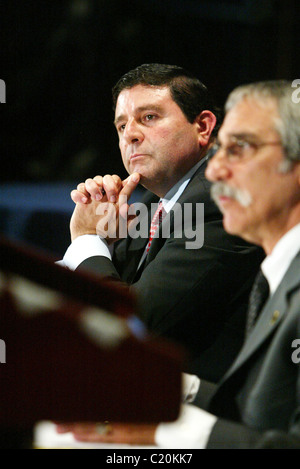 Akram Elias et James Wasserman (droite) l'écrivain sur la Franc-maçonnerie et symbolisme James Wasserman et Akram R. Elias, passé Grand Banque D'Images