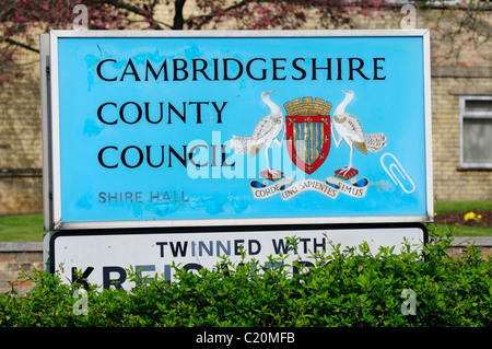 Le Conseil du comté de Cambridgeshire signe Shire Hall, Castle Street, Cambridge, England, UK Banque D'Images