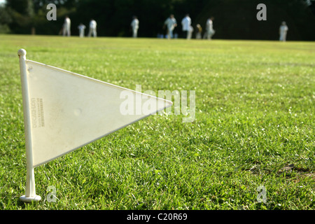 L'été idéal du village anglais, le cricket Banque D'Images