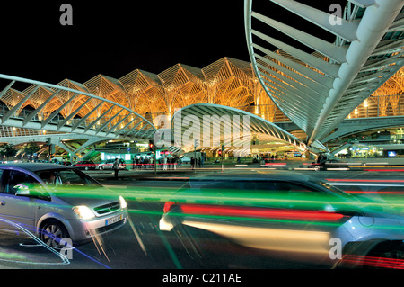 Portugal, Lisbonne : lumineux nocturne garé Gare do Oriente Banque D'Images