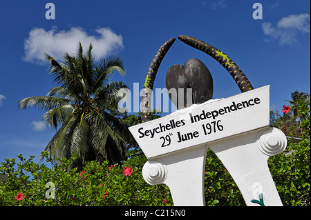 Monument de l'indépendance de la Grande Anse, l'île de Praslin, Seychelles Banque D'Images