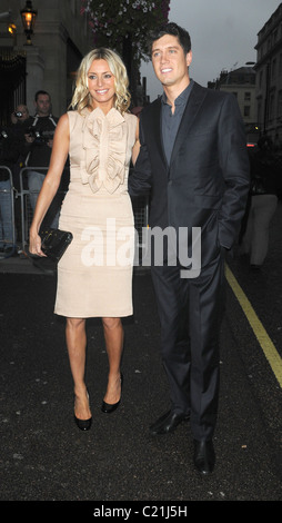 Vernon Kay et Tess Daly arrivant pour la fierté de la Grande-Bretagne Awards 2009 tenue au Grosvenor House Hotel London, England - 10.05.09 Banque D'Images