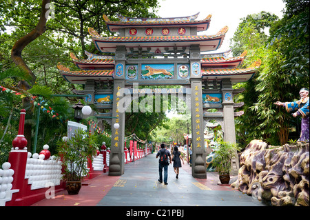 Entrée de Haw Par Villa, Le 'Tiger Balm Gardens" à Singapour . Construit en 1937 un parc aux statues insolites Banque D'Images