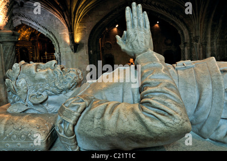 Portugal, Lisbonne : la tombe de la poète Luís Vaz de Camões dans l'église Santa Maria du monastère de Saint Jérôme à Belém Banque D'Images