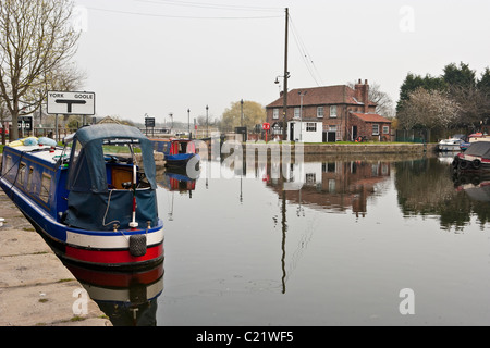 Selby Lock à la jonction rivière Ouse, Selby, Yorkshire du Nord. Banque D'Images