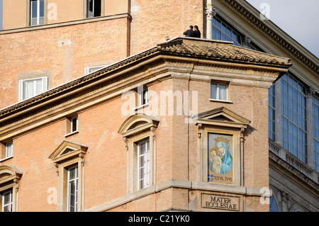 La 'Mater Ecclesiae" mosaïque dans le Palais apostolique, résidence officielle du Pape catholique dans la Cité du Vatican, Rome, Italie. Banque D'Images