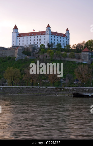 Le château de Bratislava, Slovaquie Danube ci-dessus Banque D'Images