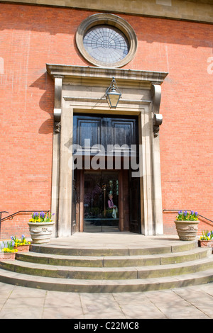 Covent Garden , St Paul's , l'église , des acteurs conçu Inigo Jones 1633 , 1re enregistré Punch & Judy Show sous portique, 1662 Banque D'Images