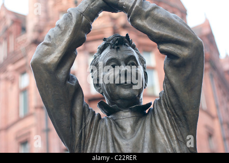 La statue de bronze de Brian Clough OBE en centre-ville de Nottingham. Banque D'Images