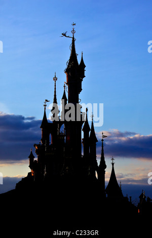 Silhouette de Cinderella's Castle à Euro Disneyland Paris France. Lupica Studio Banque D'Images