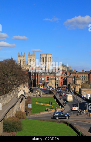 La cathédrale de York à partir de la ville romaine murs, York, North Yorkshire, Angleterre, Royaume-Uni. Banque D'Images