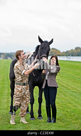 Toni Terry - épouse de l'Angleterre et joueur de football de Chelsea John Terry Lancement des chevaux pour l'événement de collecte de fonds des héros d'être Banque D'Images