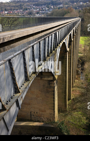 Vue latérale du pont-canal de Pontcysyllte exerçant son Canal Llangollen par Thomas Telford 1805. Trevor, Wrexham, North Wales, UK, Grande-Bretagne. Banque D'Images