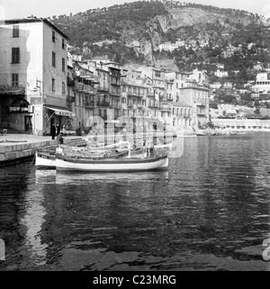 1950s. Historique, Côte d'Azur, le port et les environs de Villefranche-sur-Mer, France, dans cette photo de J Allan Cash. Banque D'Images