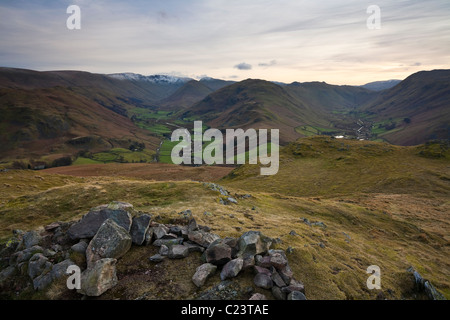 Vue vers le haut et soulever de Knott Hallin est tombé dans le Lake District Cumbria UK Banque D'Images