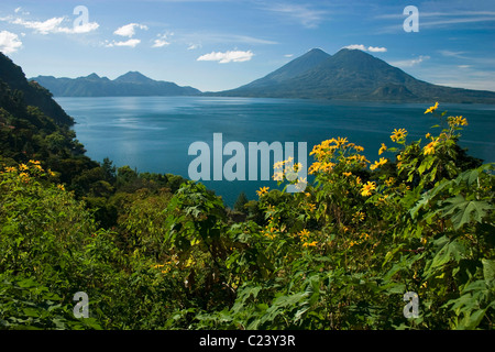 Lac Atitlan dans Volcano, au Guatemala. Banque D'Images