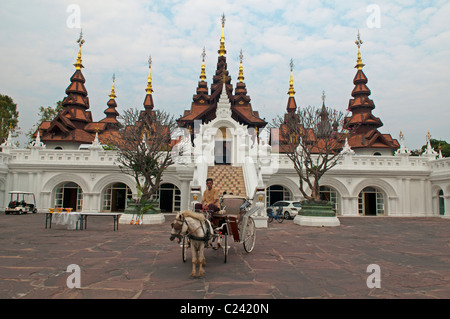 Entrée de la luxueuse Dhara Dhevi Resort de Chiang Mai, Thaïlande Banque D'Images