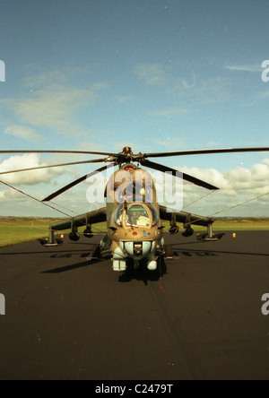 Le Mil Mi-24 (Cyrillique : Миль Ми-24, 'OTAN Hind) est une immense (hélicoptère de combat et d'hélicoptères d'attaque)[1] et lo Banque D'Images