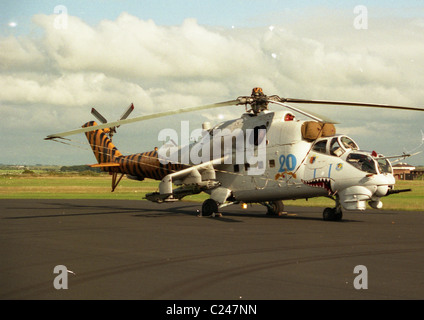 Le Mil Mi-24 (Cyrillique : Миль Ми-24, 'OTAN Hind) est une immense (hélicoptère de combat et d'hélicoptères d'attaque)[1] et lo Banque D'Images