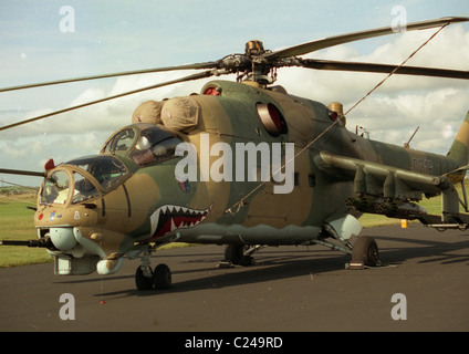 Le Mil Mi-24 (Cyrillique : Миль Ми-24, 'OTAN Hind) est une immense (hélicoptère de combat et d'hélicoptères d'attaque)[1] et lo Banque D'Images