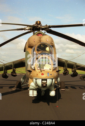 Le Mil Mi-24 (Cyrillique : Миль Ми-24, 'OTAN Hind) est une immense (hélicoptère de combat et d'hélicoptères d'attaque)[1] et lo Banque D'Images