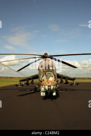 Le Mil Mi-24 (Cyrillique : Миль Ми-24, 'OTAN Hind) est une immense (hélicoptère de combat et d'hélicoptères d'attaque)[1] et lo Banque D'Images