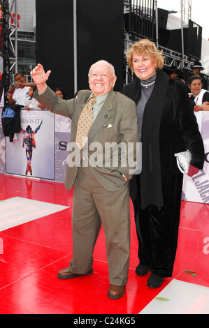 Mickey Rooney Rooney et Jan Michael Jackson's 'This Is It' Première au Nokia Theater de Los Angeles - Arrivées, Cailfornia - Banque D'Images