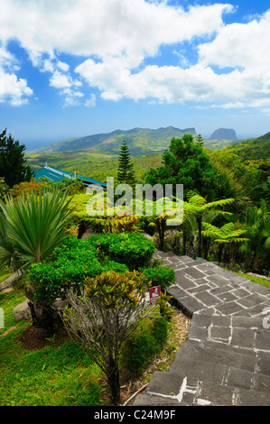 Vue sur forêt et montagnes de la varangue sur Morne restaurant près de la rivière Noire, Chamarel, Ile Maurice. Banque D'Images