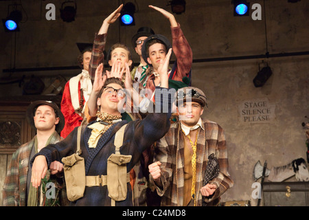 Iolanthe, opéra de Gilbert et Sullivan, les transferts à Wilton's Music Hall, Londres, avec un cast. Banque D'Images