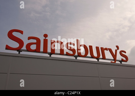 Supermarché Sainsburys signe à Longwater Retail Park à Norwich , Norfolk , Angleterre , Angleterre , Royaume-Uni Banque D'Images