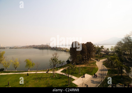 Le magnifique parc qui entoure le Lac Xuanwu à Nanjing. Banque D'Images