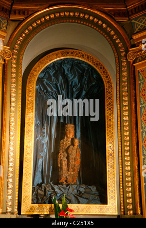 La Vierge noire à l'église Notre-Dame de Romigier Église, Manosque, Provence, France. Banque D'Images