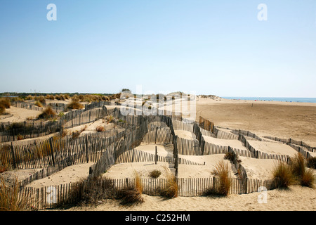 Dunes de sable de la plage de l'Espiguette à l'ouest de la côte de Camargue, Provence, France. Banque D'Images