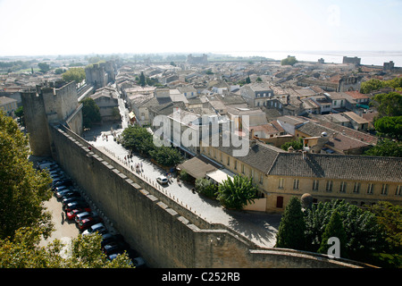 Vue sur la Medi à partir de la Tour de Constance, Provence, France. Banque D'Images