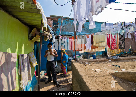 La vie quotidienne, des bidonvilles près de Colaba, Mumbai, Inde Banque D'Images