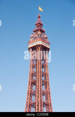 La tour de Blackpool à plage de Blackpool, dans le Lancashire, Angleterre, RU Banque D'Images