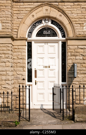 Entrée de l'hôpital de Titus Salt Saltaire, Yorkshire, UK Banque D'Images