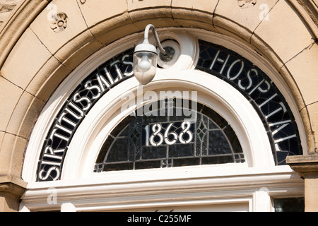 Entrée de l'hôpital de Titus Salt Saltaire, Yorkshire, UK Banque D'Images