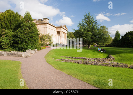 Le Yorkshire Art Gallery vue depuis le parc de la ville de York, East Yorkshire Banque D'Images