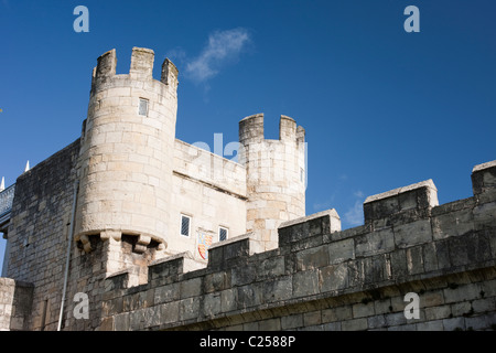 La passerelle sur Walmgate Bar dans la ville de New York, East Yorkshire Banque D'Images