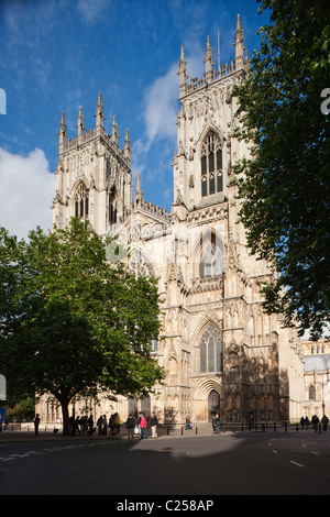L'extérieur de la cathédrale York Minster wonderous dans York, East Yorkshire Banque D'Images