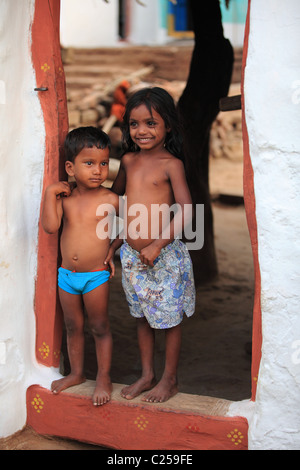 Les enfants du village de l'Andhra Pradesh en Inde du Sud Banque D'Images