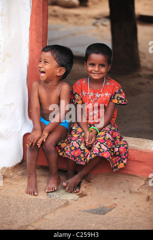 Les enfants du village de l'Andhra Pradesh en Inde du Sud Banque D'Images