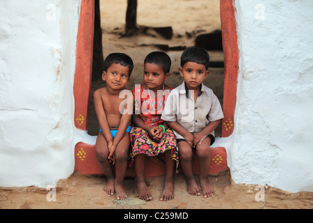 Les enfants du village de l'Andhra Pradesh en Inde du Sud Banque D'Images