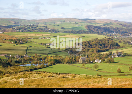 Voir l'Ouest sur les terres agricoles et de landes sur Pennine Way ci-dessus Mankinholes Banque D'Images