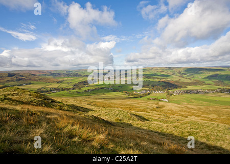 Voir l'Ouest sur les terres agricoles et de landes sur Pennine Way vers Stoodley Pike Banque D'Images