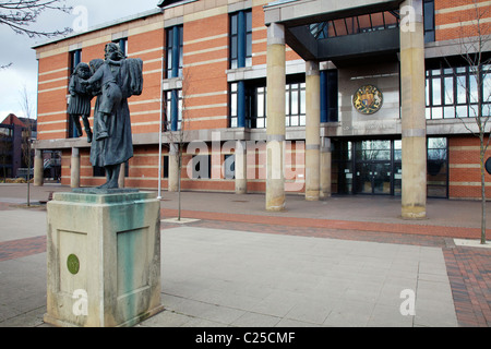 Centre cour combiné avec Middlesbrough Graham Ibbeson sculpture Banque D'Images